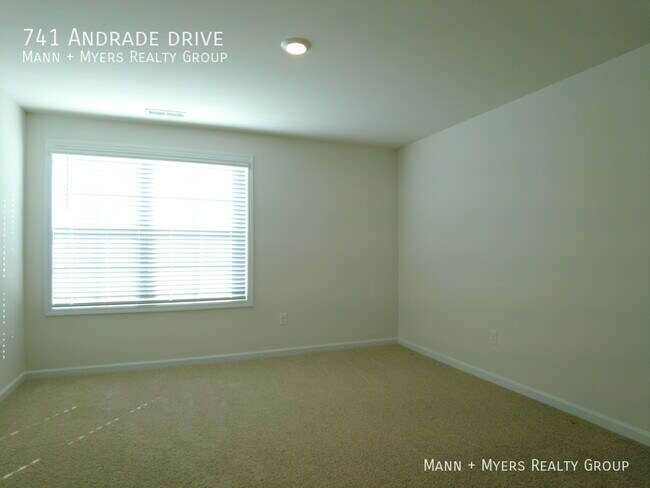 Building Photo - 741 Andrade Dr