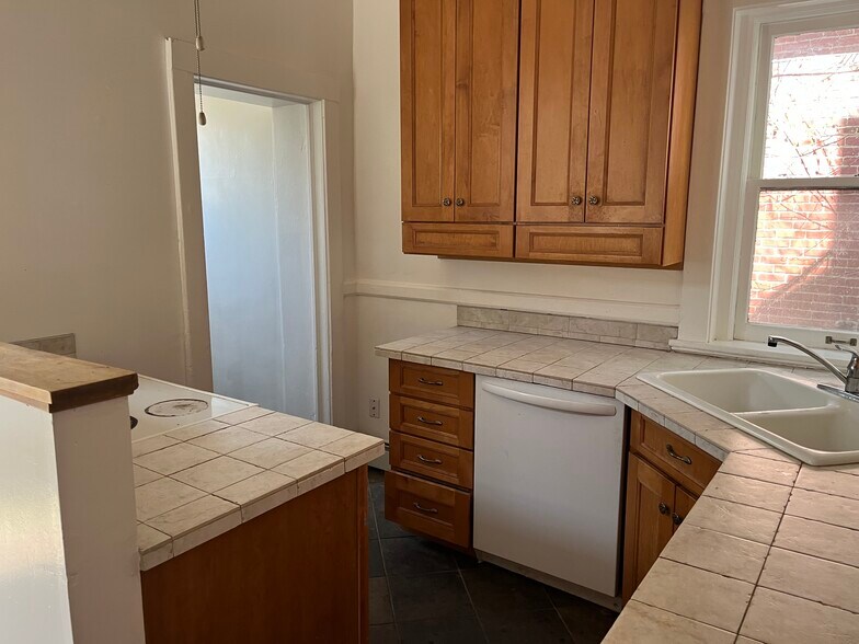 Building Photo - 1263 Milwaukee St