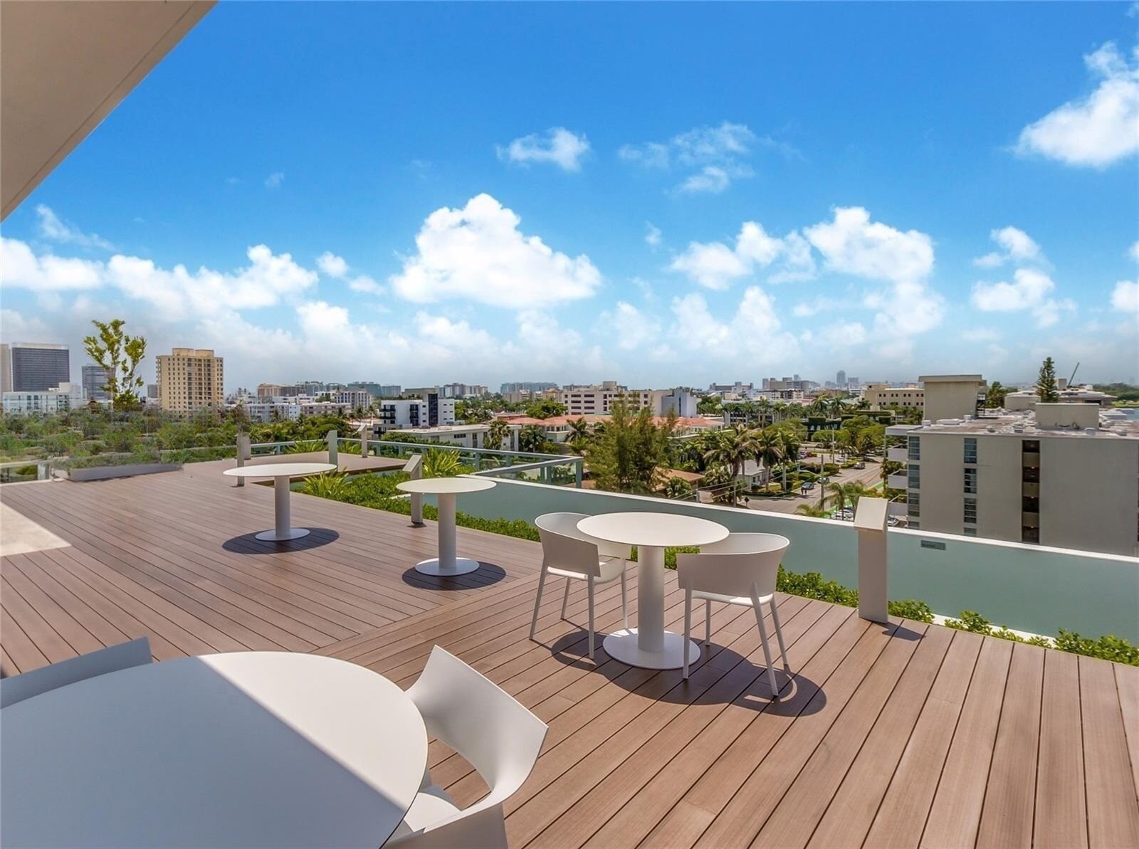 Building Photo - 9940 W Bay Harbor Dr
