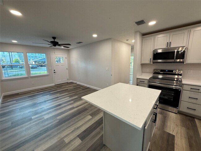 Building Photo - Stunning 3 Bed 2 Bath Home East Orlando!