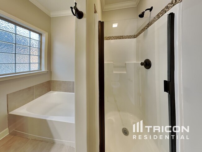 Building Photo - 3125 Hidden Creek Dr