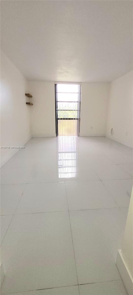 Building Photo - 2500 NE 135th St