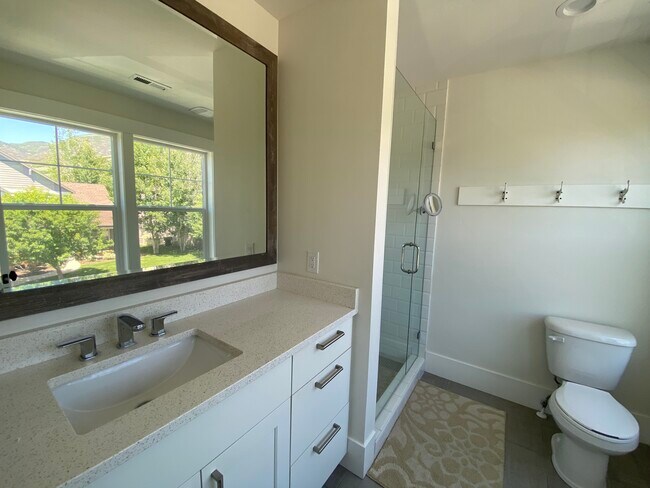 Building Photo - 530 Craftsman Way