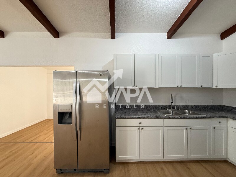 Building Photo - 5512 Grand Lake Dr