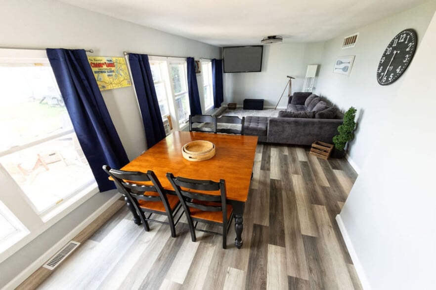 Building Photo - 39259 N Jackson Dr