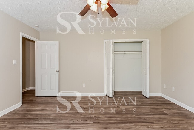 Building Photo - Come and view this 3 bedroom, 2.5 bathroom home