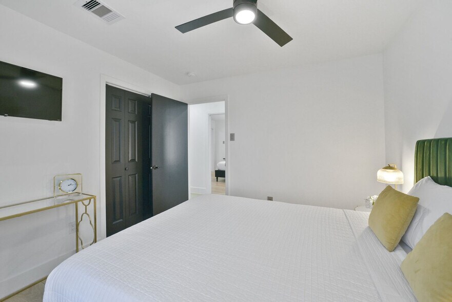 Building Photo - 6230 Rena St