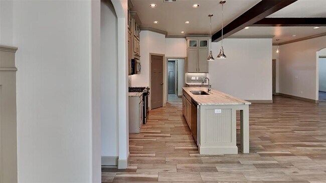 Building Photo - 6516 Bentley Dr