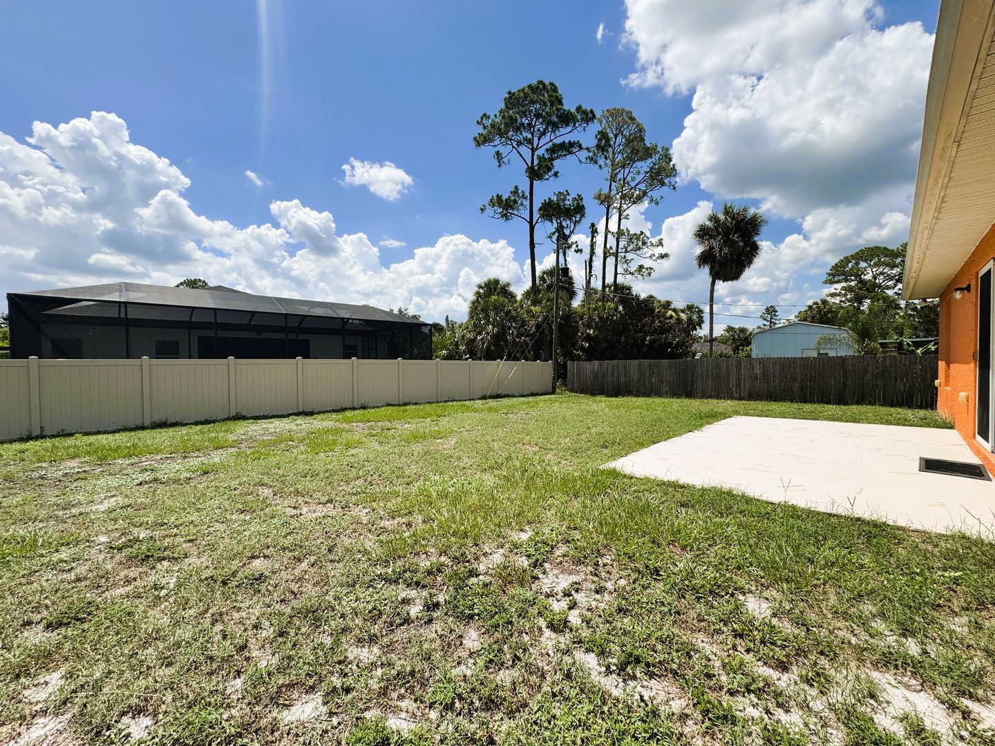 Building Photo - Your Dream Home Awaits in North Port!