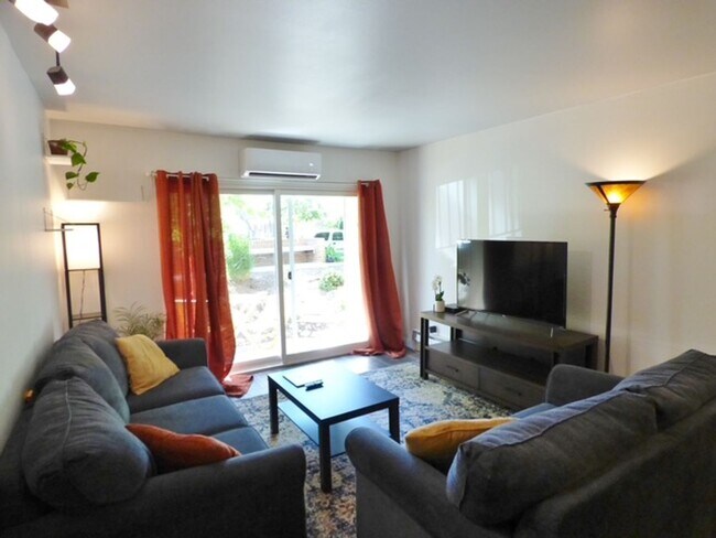 Building Photo - Downtown Living | 1 Bed • 1 Bath Ground-Level Condo | Available August 1!