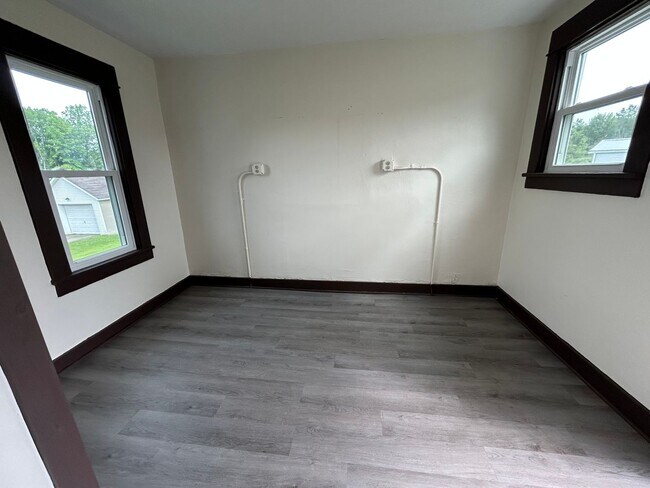 Building Photo - 563 Barkeyville Rd