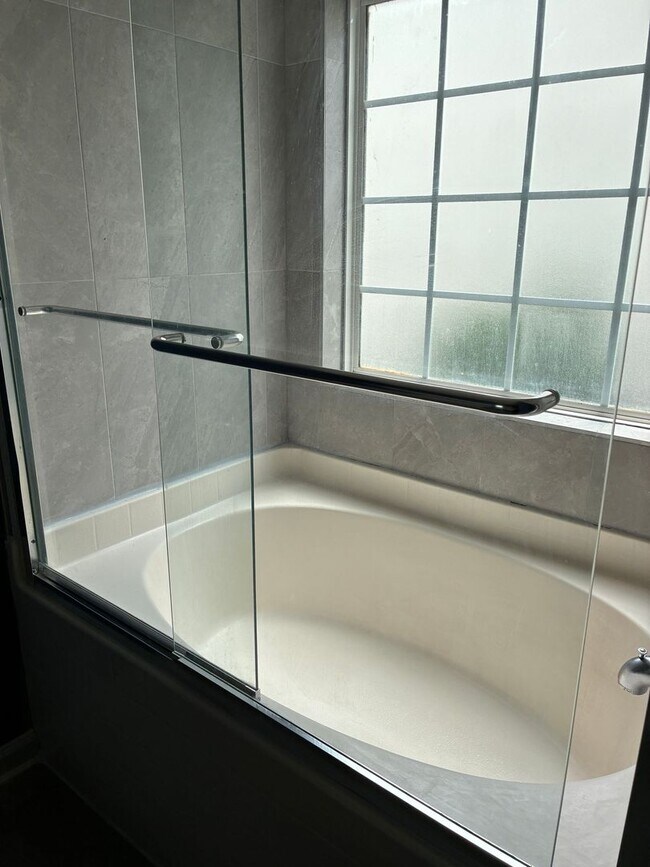 Building Photo - Southgate 3BR, 2BA home fully fenced