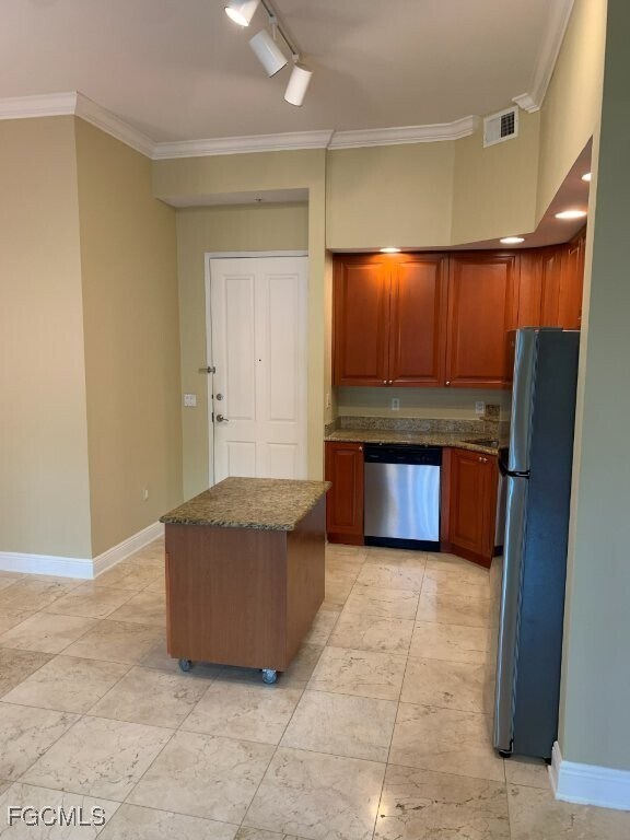 Building Photo - 2825 Palm Beach Blvd