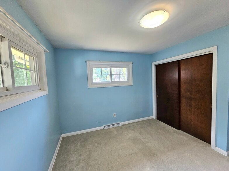 Upper Level- Bedroom 2- 12.7x11.4 - 172 Lincoln Hill Dr