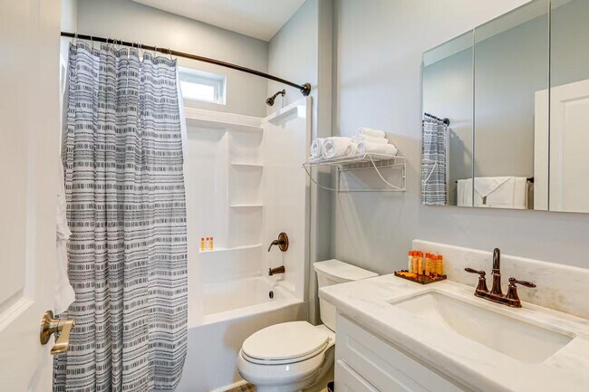 Building Photo - 6600 Thousand Oaks Dr