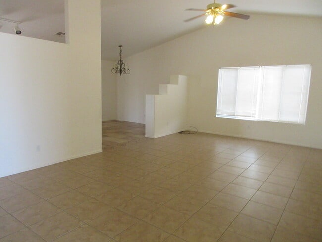 Building Photo - Unfurnished Free Standing home in a comfortable cul-de-sac