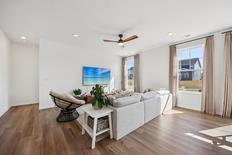 Building Photo - 714 Alberta Ave