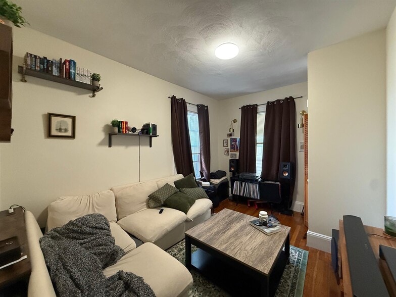Building Photo - 235A Highland Ave