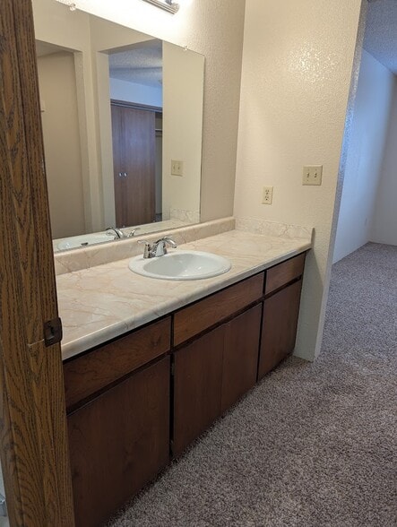 Building Photo - 1229 Burton Ct