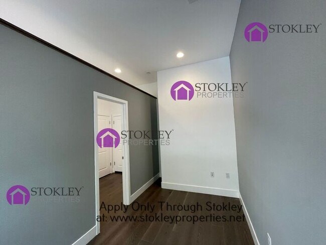 Building Photo - 1543 Longitude Dr
