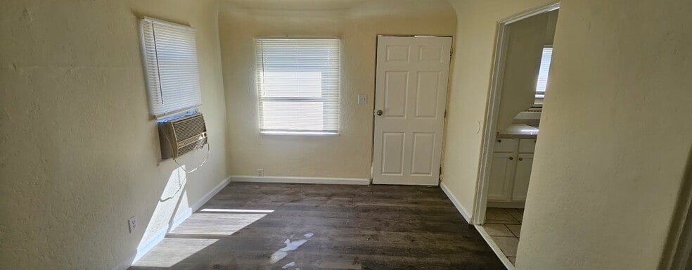 Building Photo - 300 Linda Vista Dr