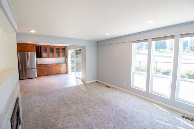 Building Photo - 5Bd/2.5Ba Redmond Home