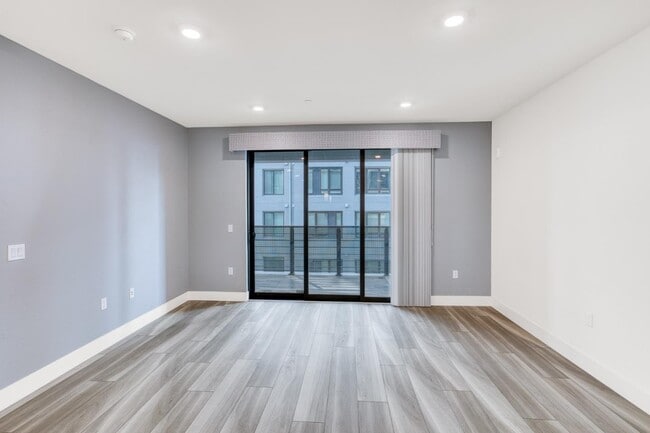 Building Photo - 3578 Rambla Pl