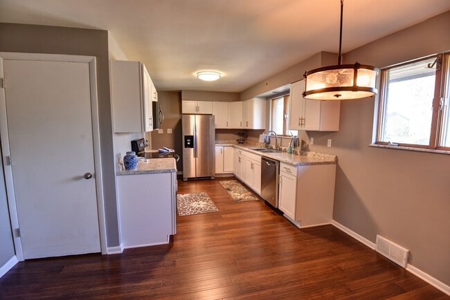 Building Photo - 2 Bed 3 Bath Single Family Home For Rent i...