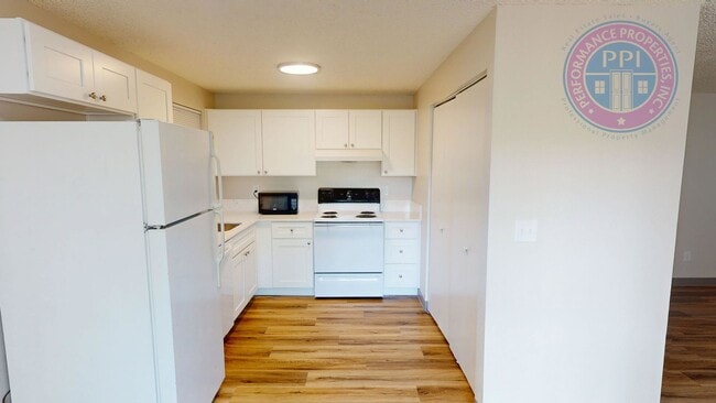 Building Photo - tuf8640