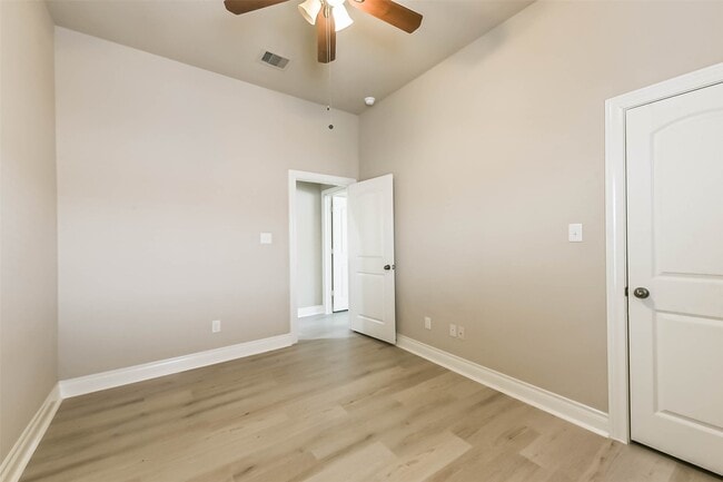 Building Photo - 13010 Gentle Water Dr