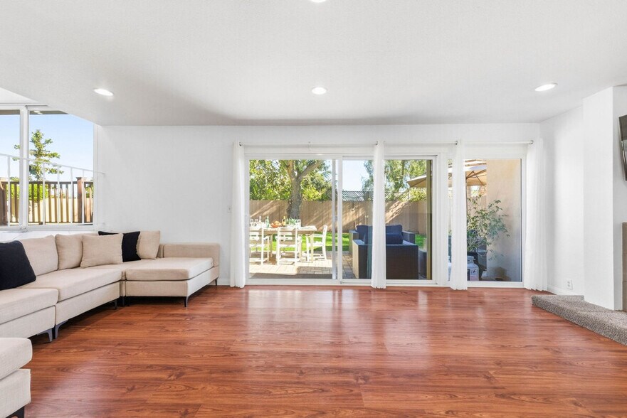 Building Photo - 14261 Mango Dr