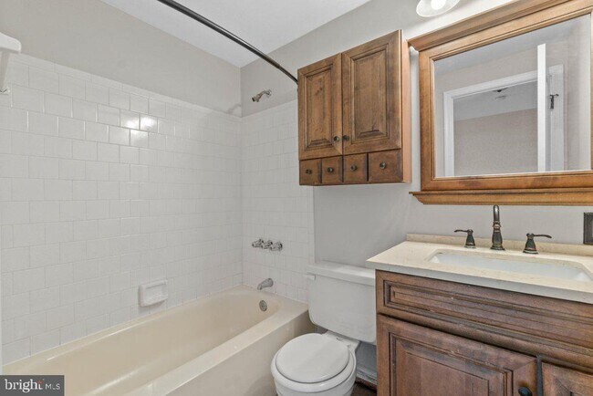 Building Photo - 5 Bardia Ct