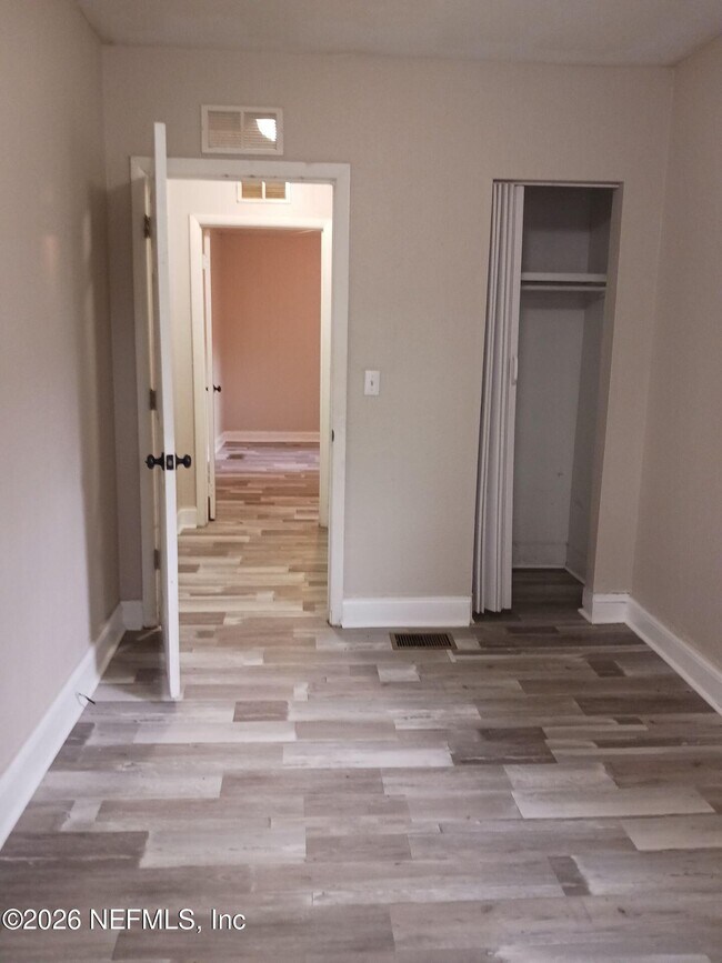 Building Photo - 2027 W 12th St