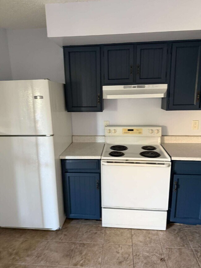 Building Photo - Charming 1-Bed/1-Bath Near SR-51 with Private Outdoor Space