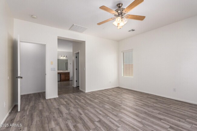 Building Photo - 15668 W Meadowbrook Ave