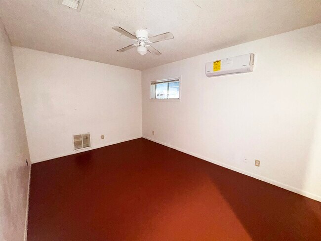 Building Photo - 132 Lake Breeze Dr