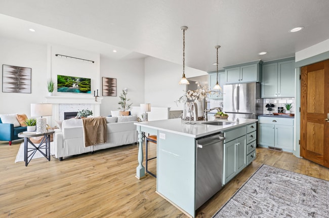 Building Photo - Beautiful 6-Bedroom Home in Eagle Mountain!