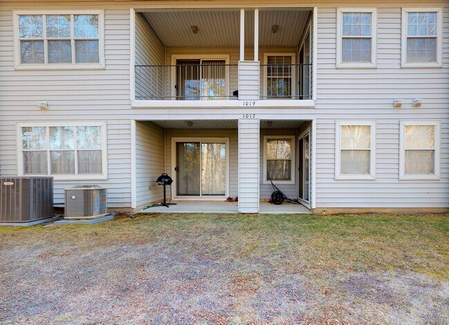 Building Photo - 1019 Waters Edge Dr