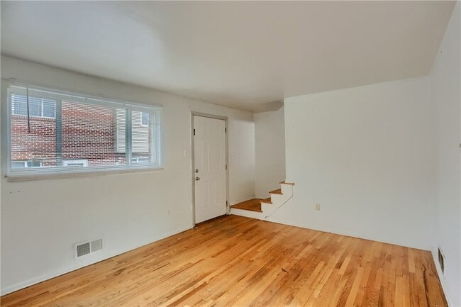 Building Photo - 448 Brierly Ln