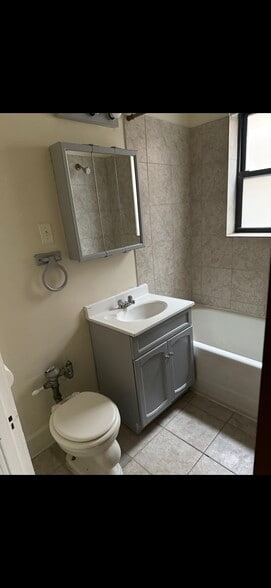 Building Photo - 908 Lyman Ave