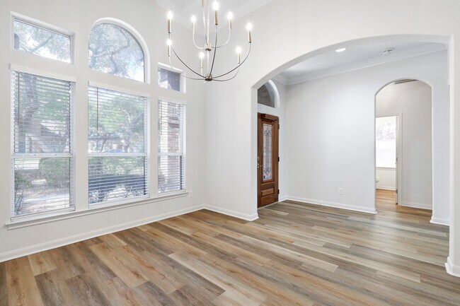 Building Photo - 26 Silverhorn Dr