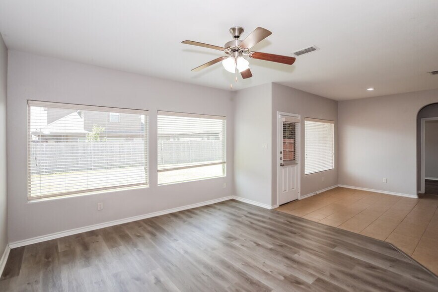 Building Photo - 5126 Meadow Ln