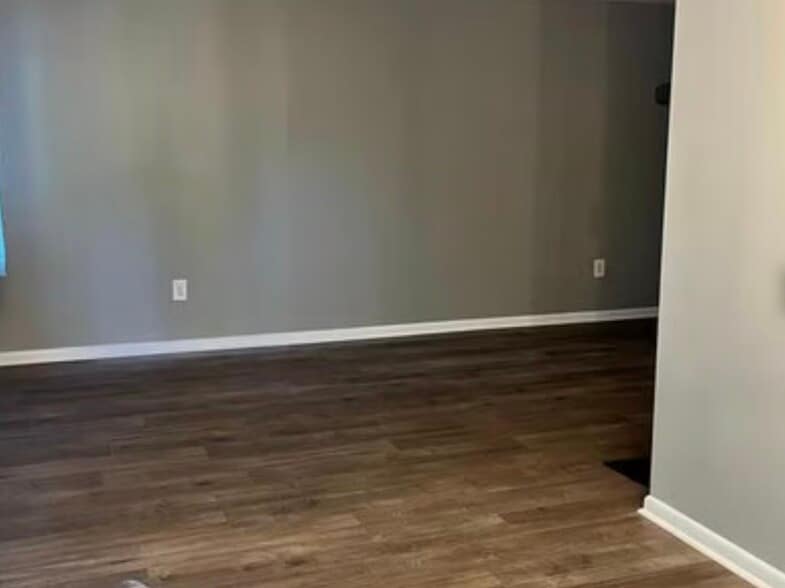 Building Photo - 306A Kelly Cv