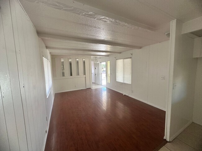 Building Photo - charming 2 bedroom mobile close to River