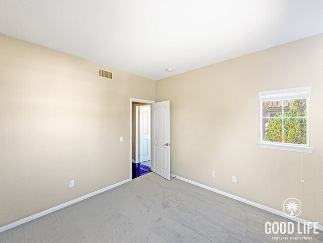 Building Photo - Spacious Torrey View Home with Flexible Floorplan in Gated Community