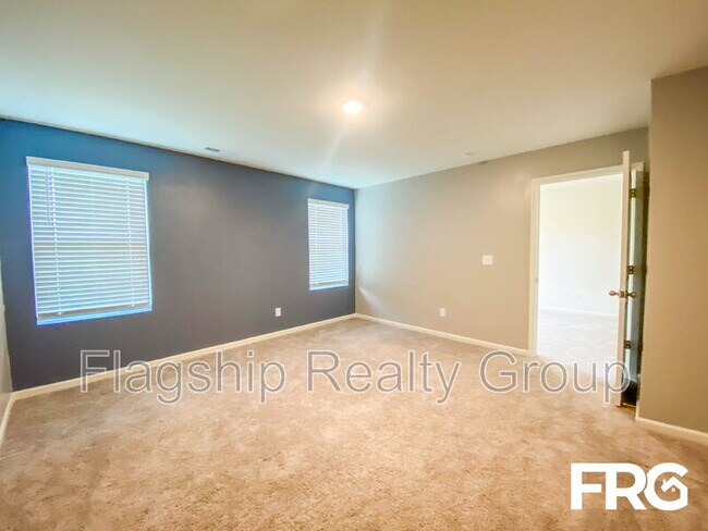Building Photo - 300 Kenison Way