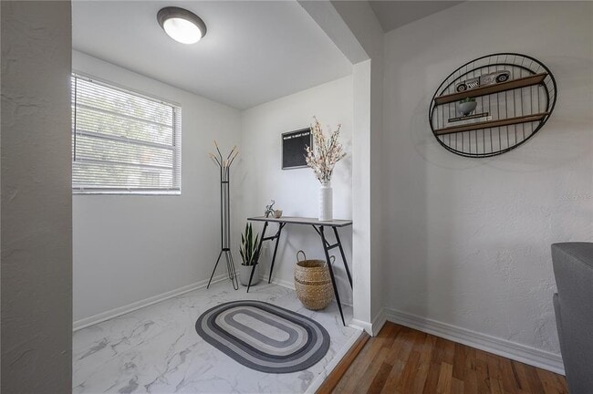 Building Photo - 920 W Orient St