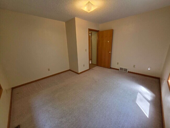 Building Photo - 4 Bedroom 2 Bathroom Home on 5 Acres with Shop, New Deck & Attached Garage