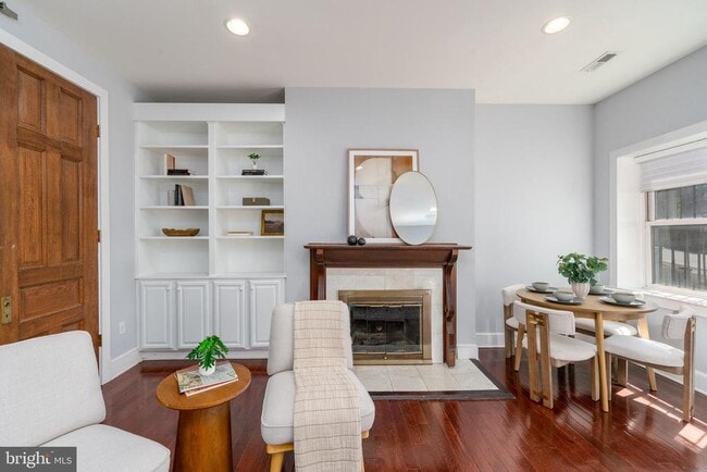 Building Photo - 15 W Biddle St