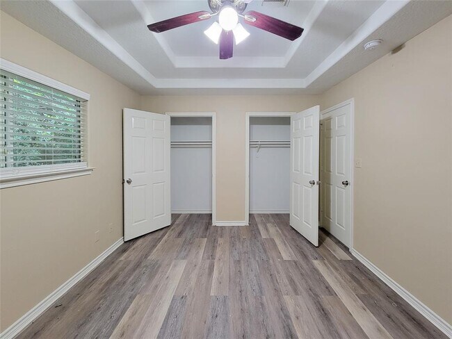Building Photo - 12700 Royal Green Dr